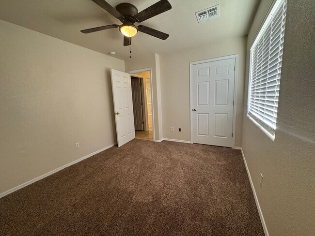 Building Photo - Charming 3-Bed 2-Bath Home on Spacious Lot...