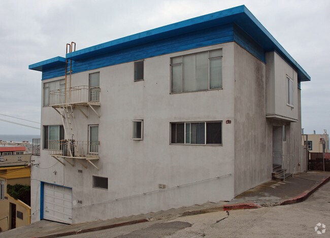 Primary Photo - 685 48th Ave