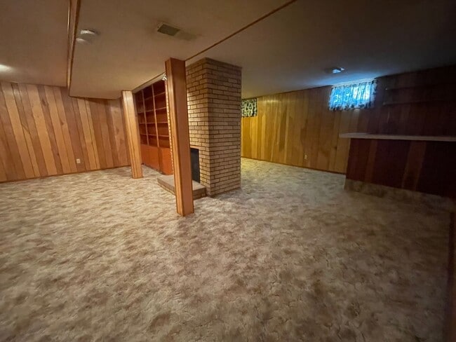 Building Photo - 2310 Fox Dr