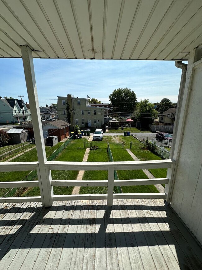 Building Photo - 404 4th St