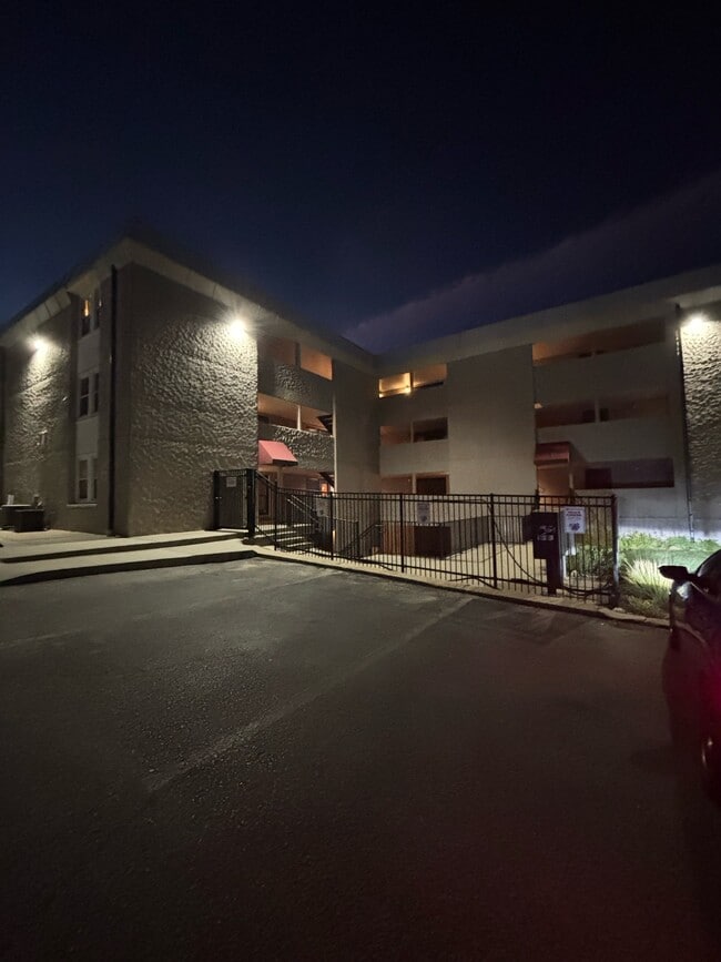 Building Photo - 120 S 38th Ave