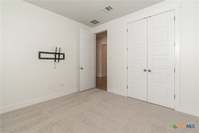 Building Photo - 308 Saturnia Dr