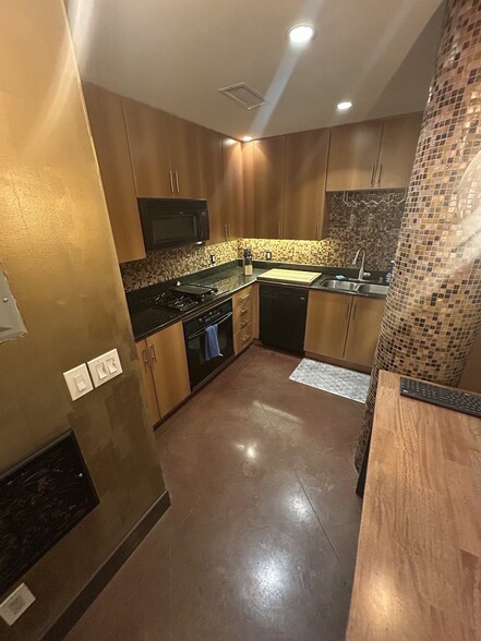 Building Photo - 1225 Island Ave