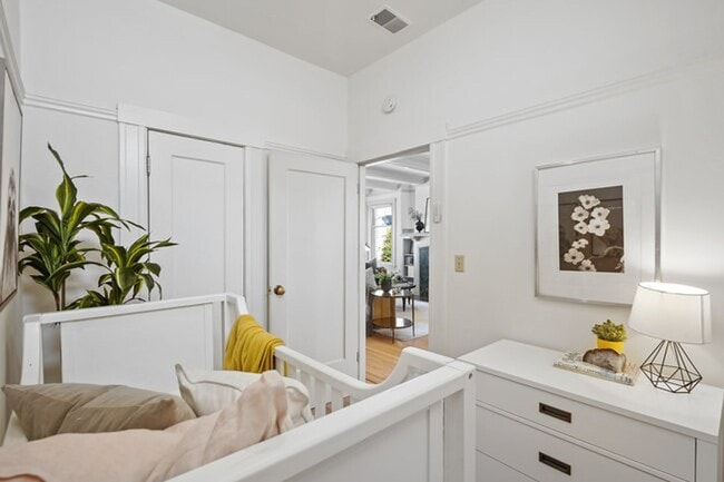 Building Photo - Gorgeous 4BR/2.5BA Nob Hill Home with Shar...