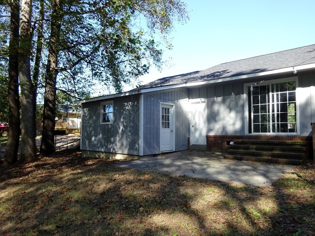 Building Photo - 602 Plaza Dr