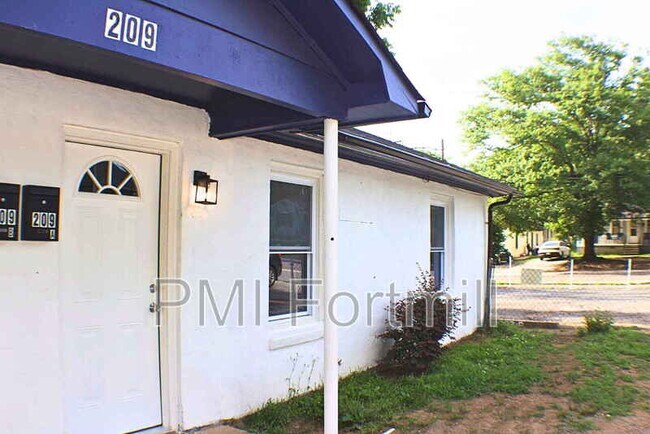Building Photo - 209A Friedheim St