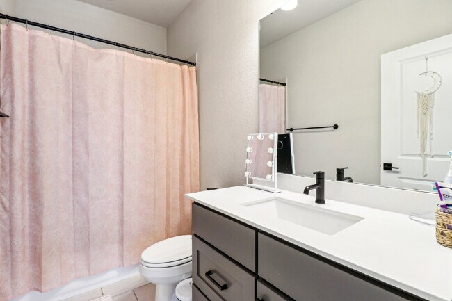 Building Photo - "Spacious 5-Bed Oasis with 4.5 Baths – You...