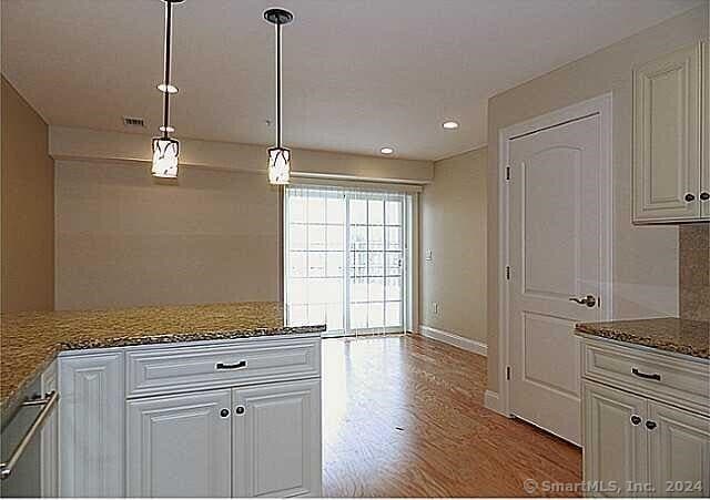 Building Photo - 390 Boston Neck Rd