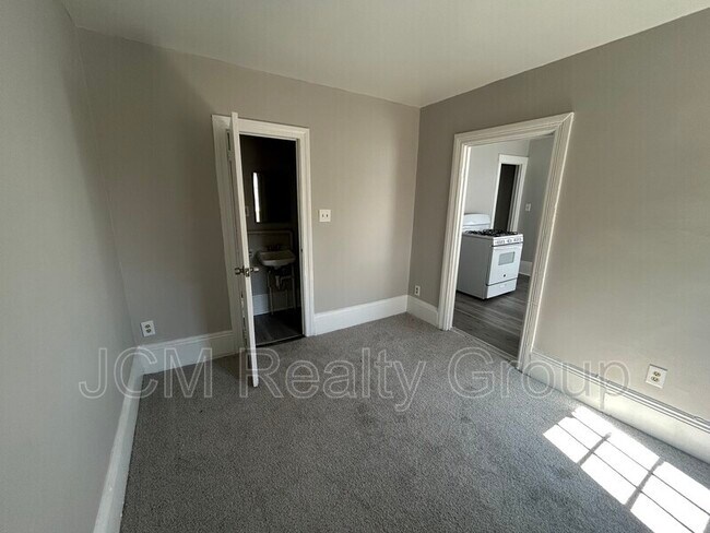 Building Photo - 829 Broadway