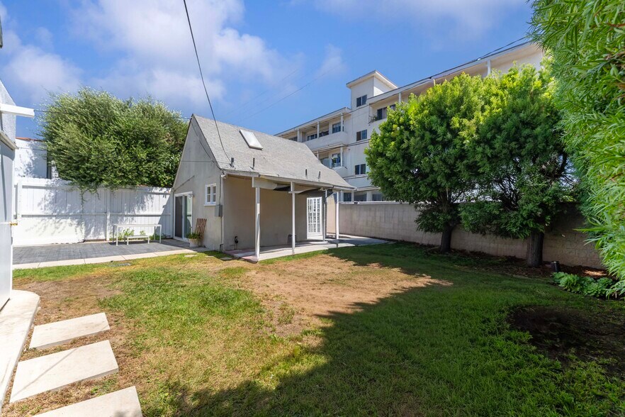 Building Photo - 332 S Crescent Dr