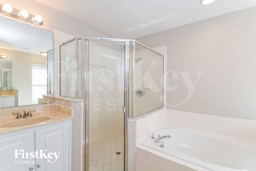 Building Photo - 161 Johns Glen Dr