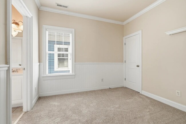 Building Photo - 7815 ACC Blvd