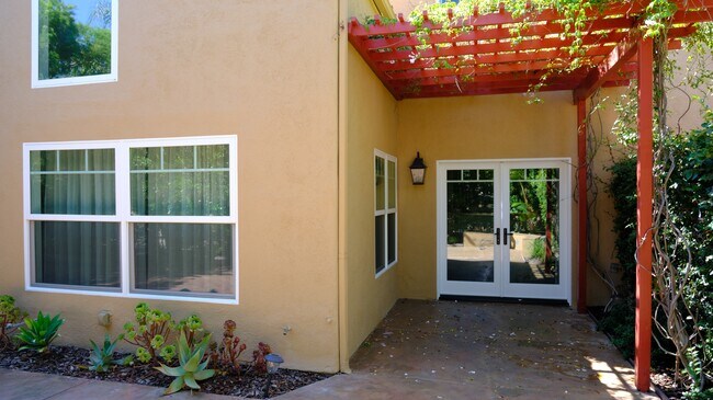 Covered Patio - 23057 Park Dulce