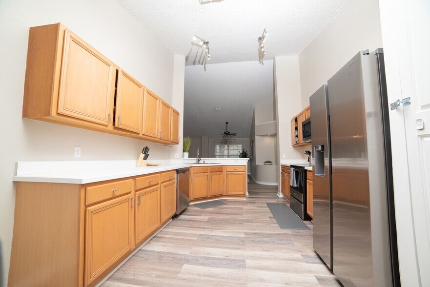 Building Photo - 7900 Canary Palm Ct