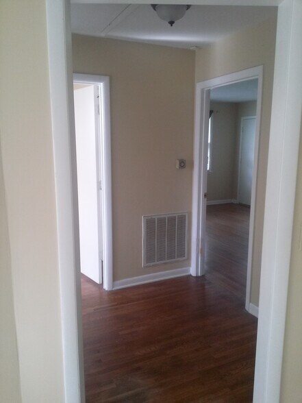Building Photo - 2907 W Linden Ave