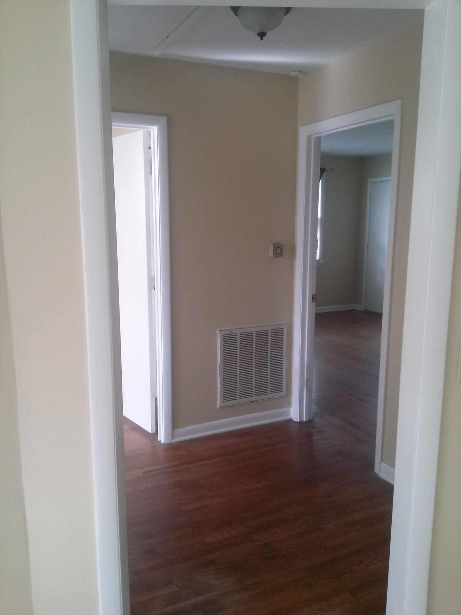 Building Photo - 2907 W Linden Ave