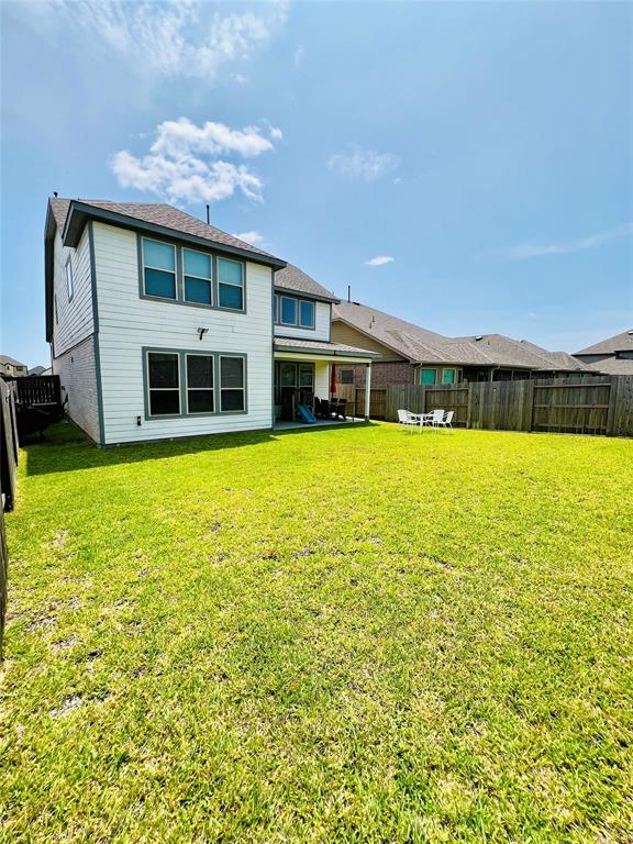 Building Photo - 15826 Dove Holw Dr