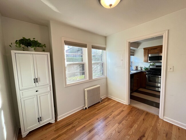 Building Photo - Beautiful 1Bd/ 1Ba Vintage Condo Located i...