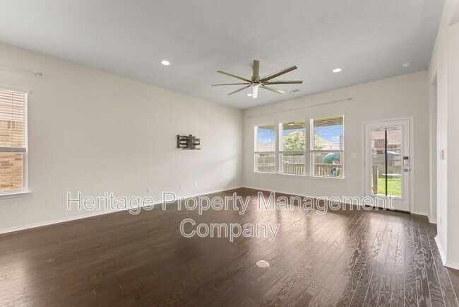 Building Photo - 942 Blue Violet
