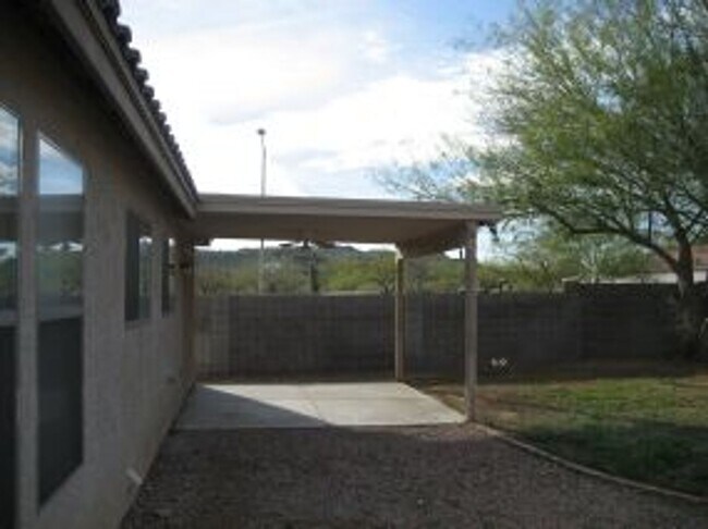 Building Photo - 3232 W Cavedale Dr