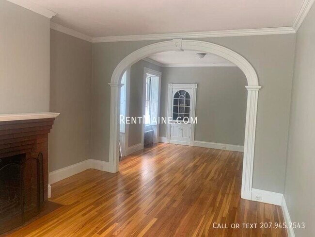 Building Photo - 13 Hudson St