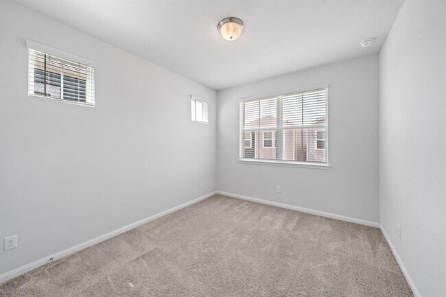 Building Photo - 9913 Brickhouse Dr