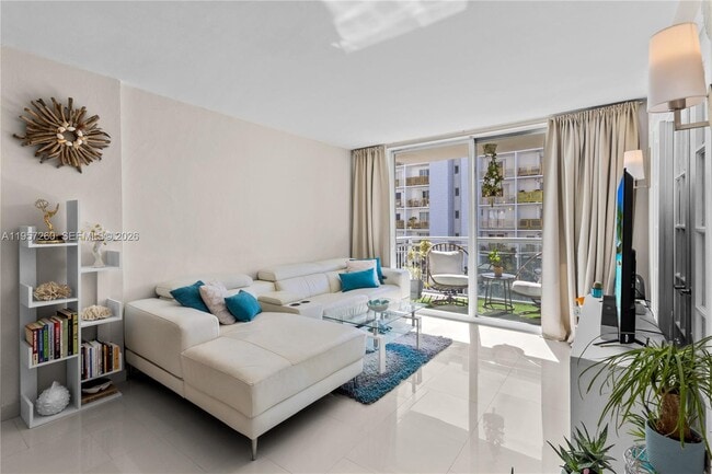 Building Photo - 1345 Lincoln Rd