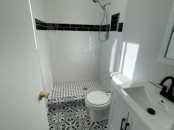 Building Photo - 3443 E Poinsettia Dr
