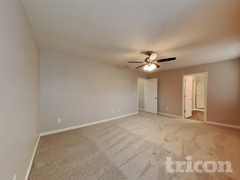 Building Photo - 635 Spencer Ln