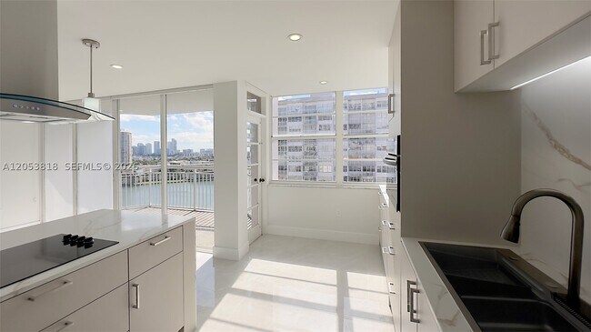 Building Photo - 18051 Biscayne Blvd