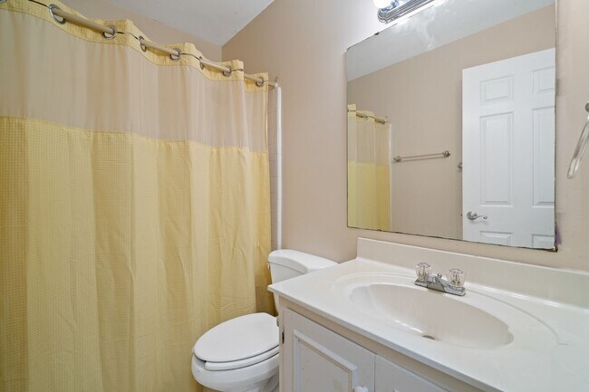 Building Photo - 3 Bedroom, 2.5 Bath Condo on the Pebble Creek Golf Course