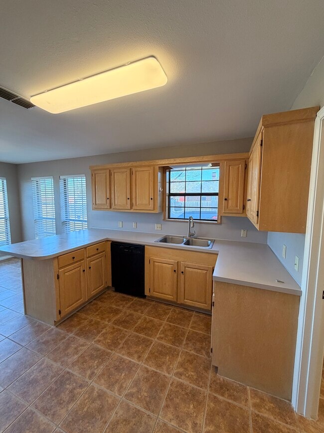 Building Photo - 111 Crestview St