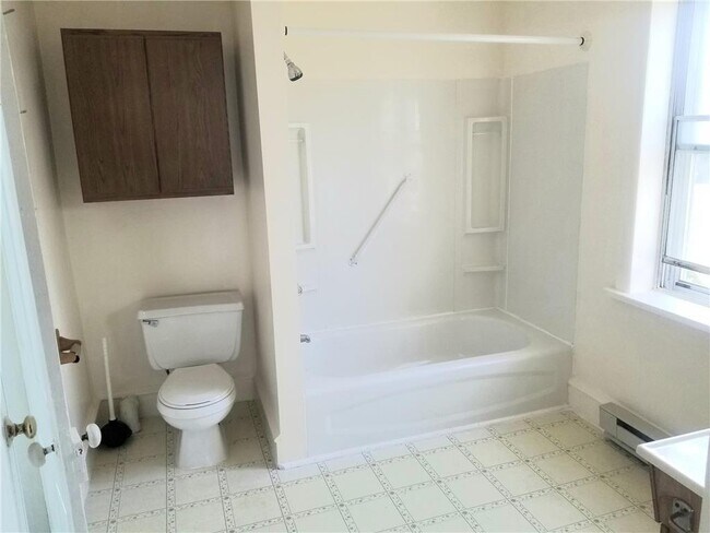 Building Photo - 25 S Main St