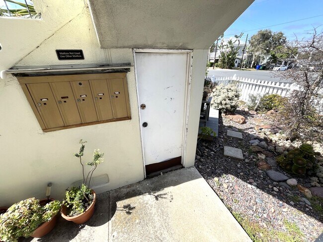 Building Photo - 1bd/1bth South Park Apartment with Plank F...