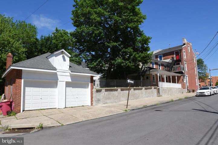 Garage - 801 Swede St