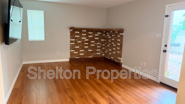 Building Photo - 523 E Malibu Dr