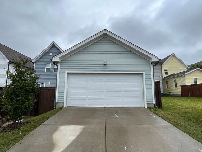 Building Photo - 1529 Rhodeschool Dr