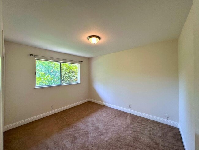 Building Photo - 2047 Montecito Ave