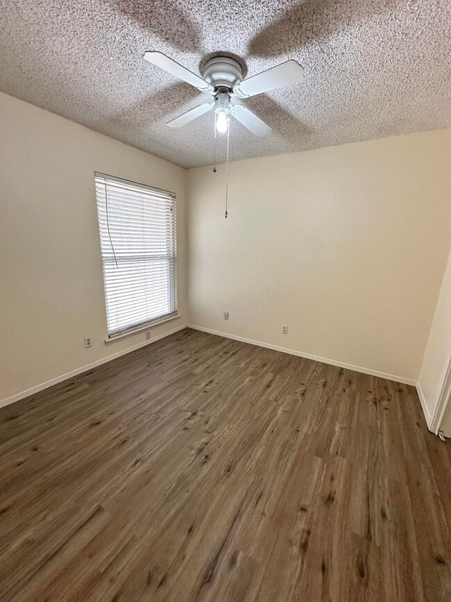 Building Photo - 3 Bedroom 2 Bathroom For Rent