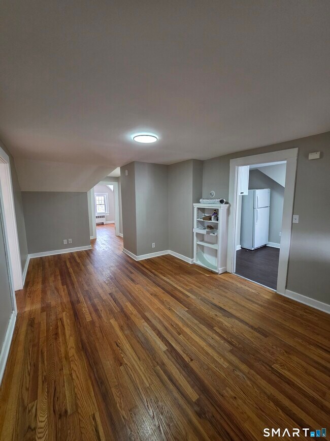 Building Photo - 396 W Main St