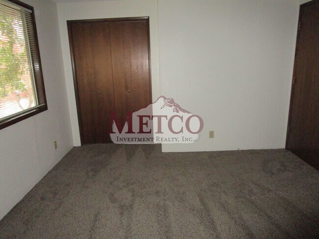 Building Photo - 04703