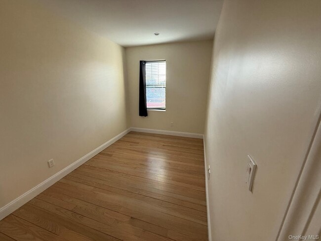 Building Photo - 610 Jericho Tpke