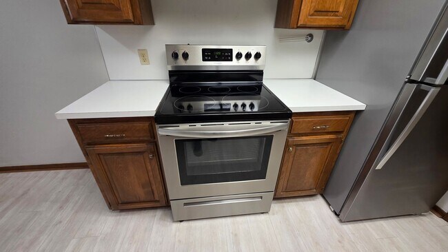 Building Photo - Wonderful 2 Bedroom Duplex In Bethany Ok.  $1250 Per Month!