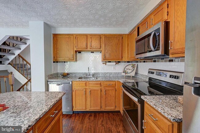 Building Photo - 7622 Mandan Rd