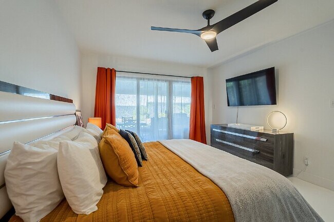 Building Photo - 10610 N 35th St