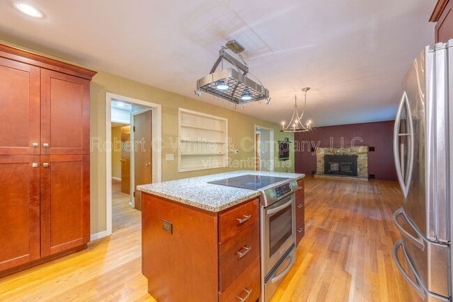 Building Photo - 451 Birch Mountain Rd