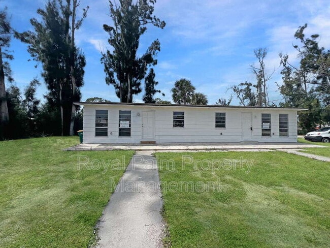 Building Photo - 3200 Placida Rd