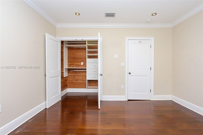 Building Photo - 1400 Alberca St