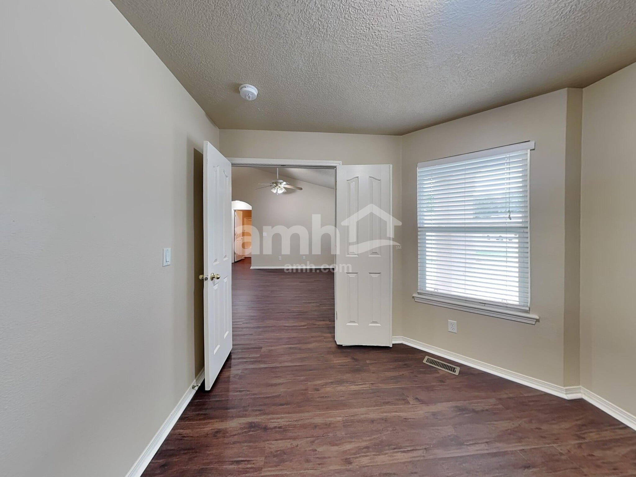 Building Photo - 868 Red Fern Dr