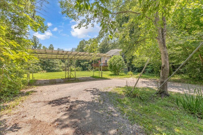Building Photo - One-of-a-Kind 4 BR Retreat on Nearly 13 Pr...